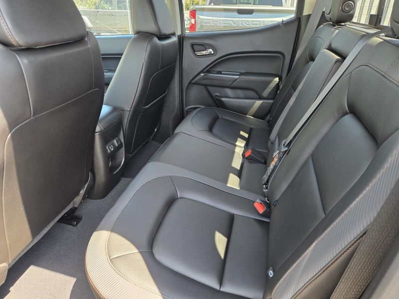 Used 2022 GMC Canyon 4WD Crew Cab 128 AT4 w/Leather