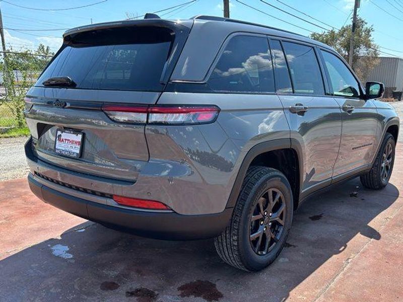 New 2027 Jeep Grand Cherokee Laredo Altitude 4x4Image 5