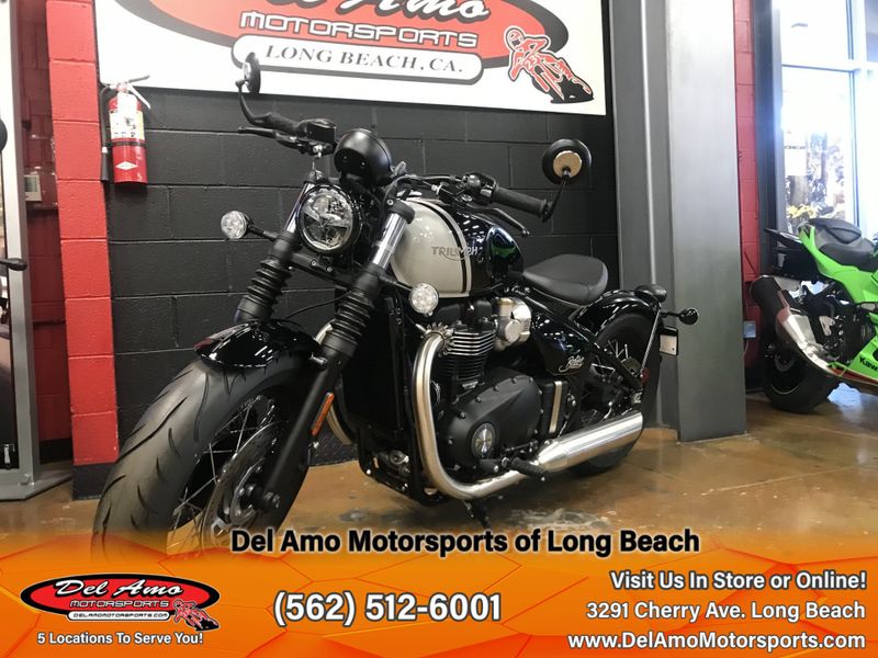 2024 Triumph BONNEVILLE BOBBER  in a JET BLACK/ASH GRAY exterior color. Del Amo Motorsports of Long Beach (562) 362-3160 delamomotorsports.com 