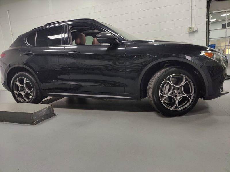2021 Alfa Romeo Stelvio Nero AWD w/Sunroof/Activ AsstImage 3