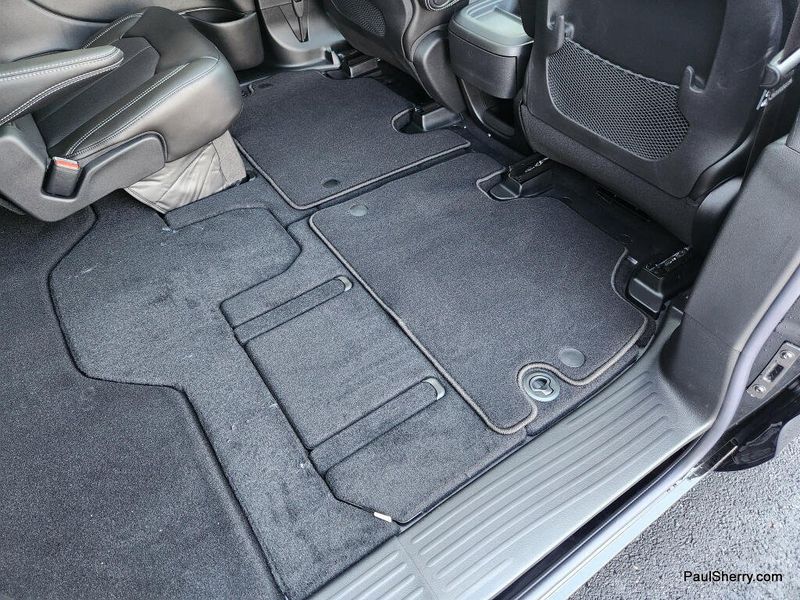 New 2027 Chrysler Pacifica Select