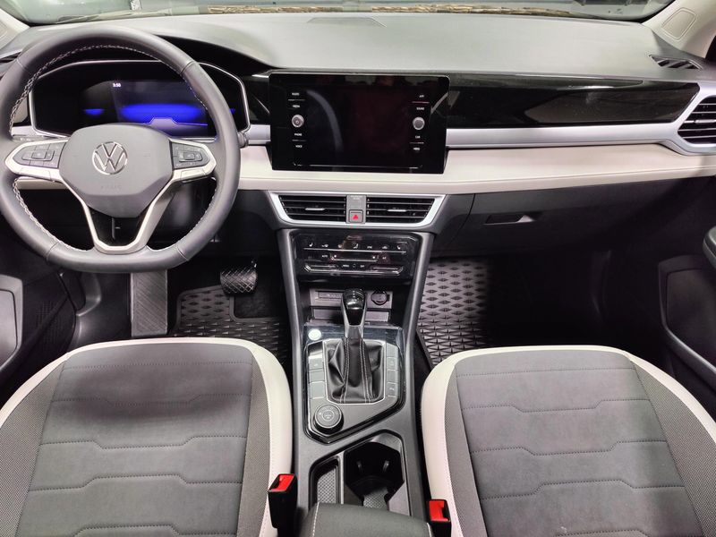 Used 2025 Volkswagen Taos SE AWD w/SunroofImage 17
