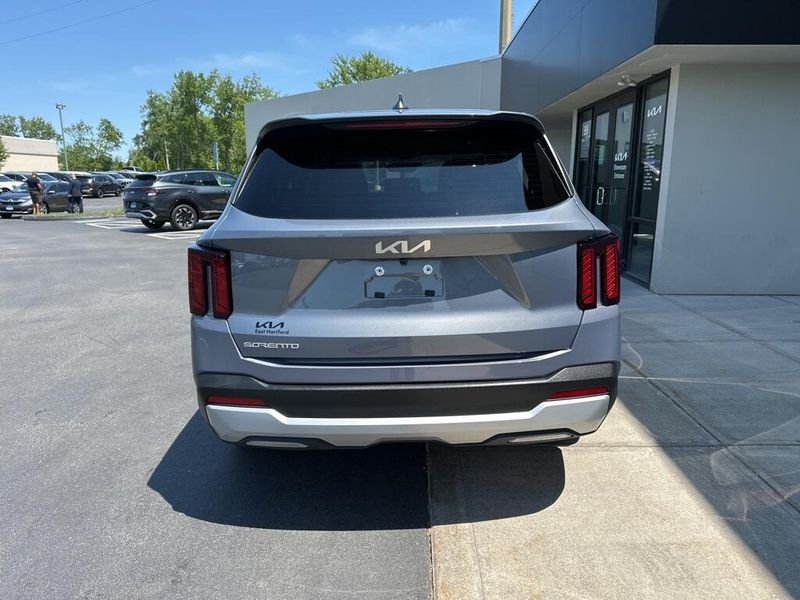2025 Kia Sorento LXImage 6