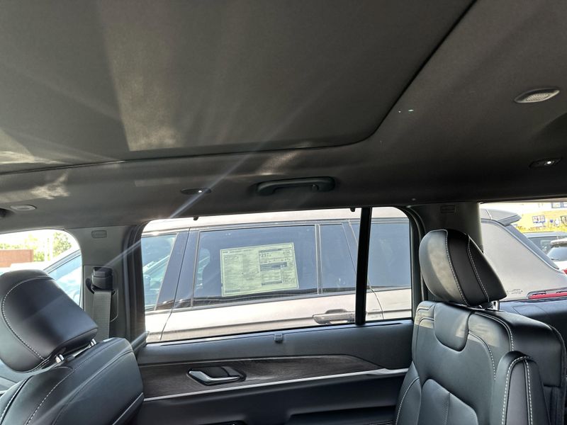 New 2025 Jeep Grand Cherokee L Limited 4x4Image 20