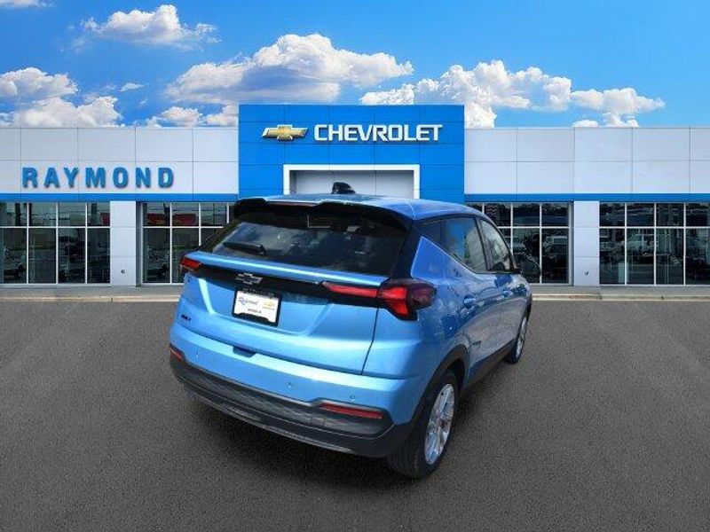 New 2027 Chevrolet Bolt EV LTImage 4