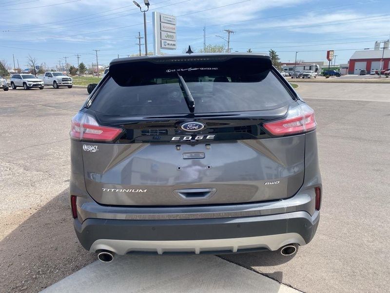 2024 Ford Edge Titanium photo 4