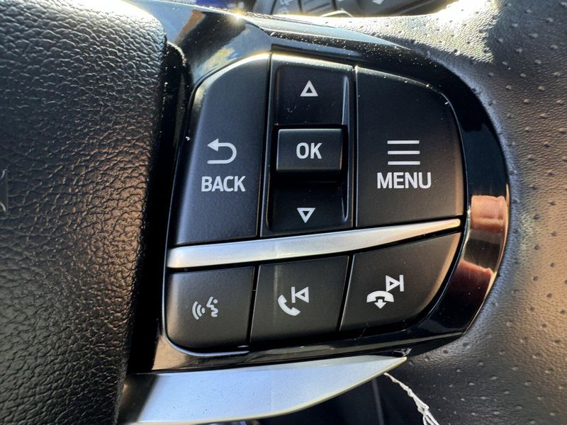 2024 Ford Explorer STImage 23