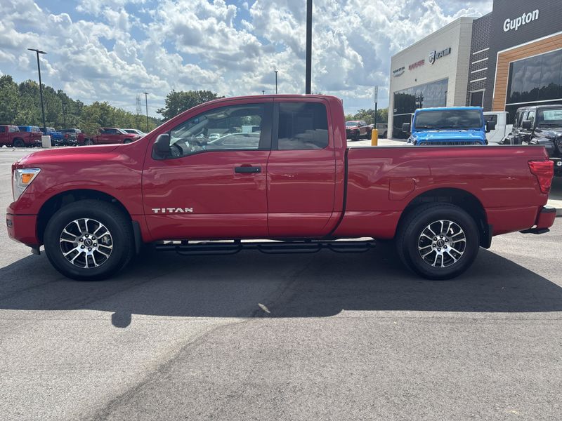 Used 2024 Nissan Titan SVImage 2