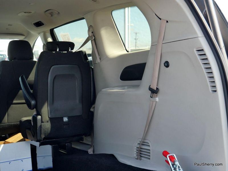 2022 Chrysler Voyager LXImage 57
