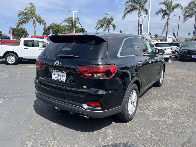 2019 Kia Sorento LXImage 3