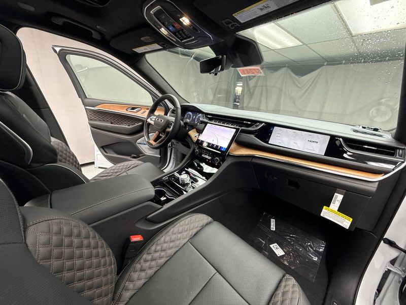 New 2025 Jeep Grand Cherokee L Summit Reserve 4x4Image 20