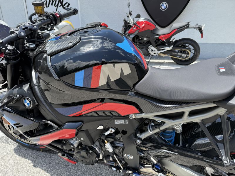 2025 BMW M 1000 R