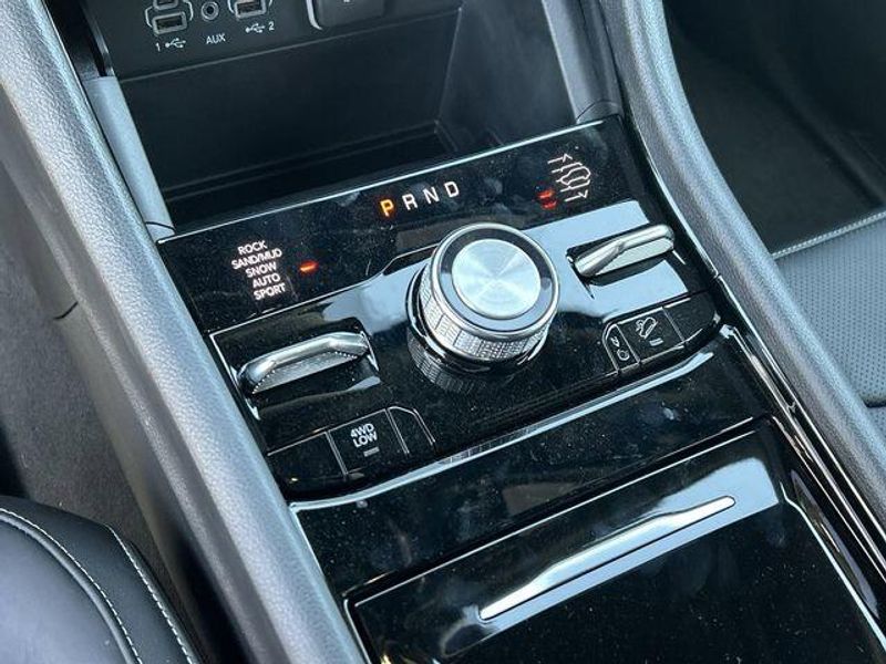 New 2024 Jeep Grand Cherokee L Overland 4x4Image 26