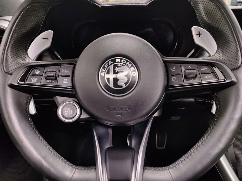 Used 2025 Alfa Romeo Tonale Veloce Premium EAWD w/Sunroof & ActivImage 34
