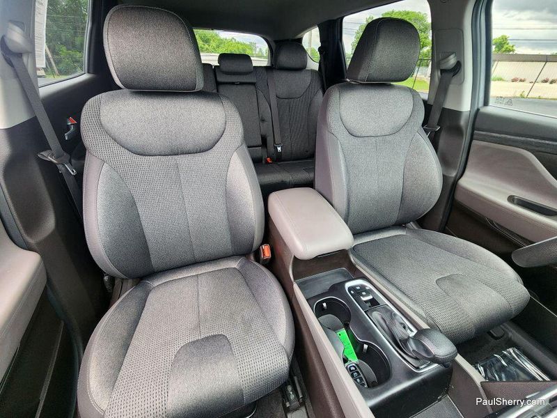 Used 2019 Hyundai Santa Fe SELImage 4