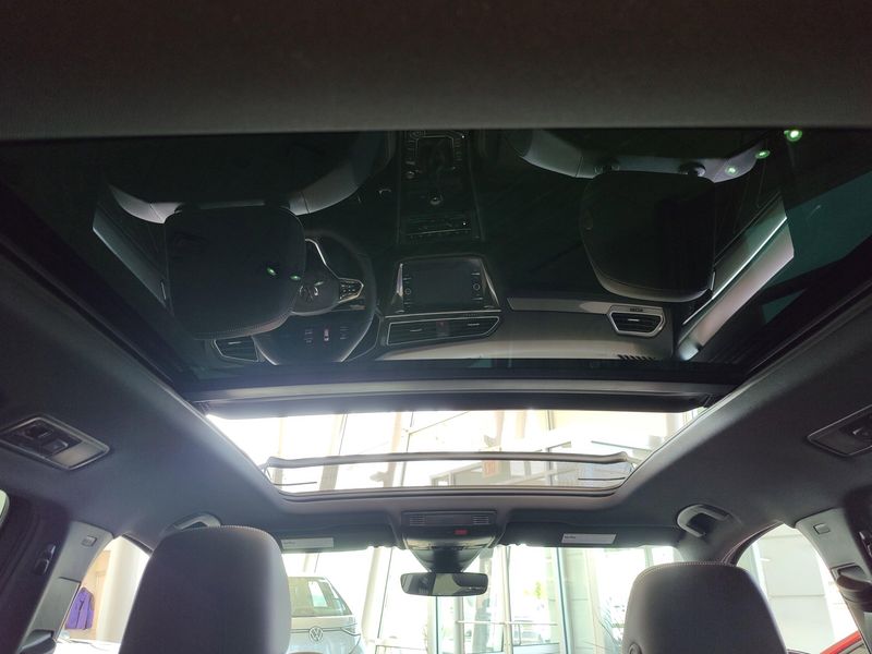 2024 Volkswagen Tiguan SE R-Line Black AWD w/SunroofImage 7