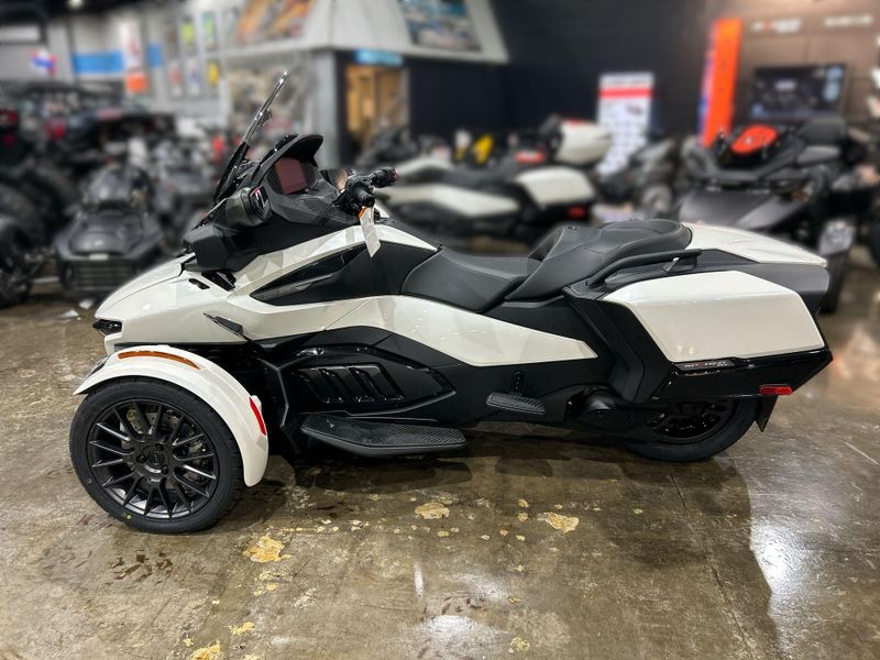 New 2026 Can-Am SPYDER RT (SE6) Image 19