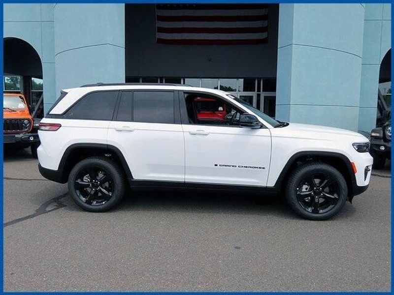 New 2025 Jeep Grand Cherokee LimitedImage 1