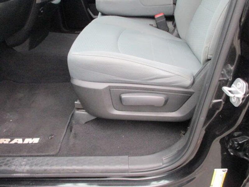 Used 2018 RAM 1500 ExpressImage 17