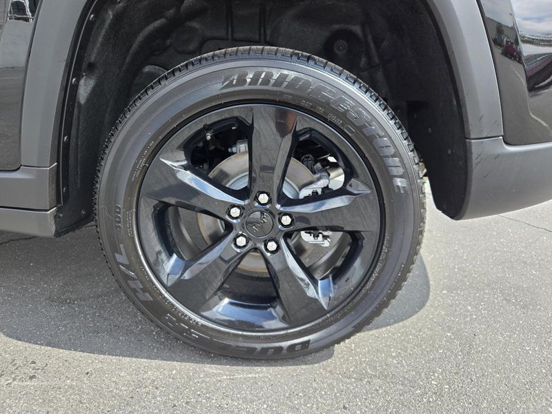 2025 Jeep Grand Cherokee Altitude photo 32