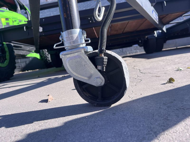 New 2025 Zieman F-712 WOOD DECK Image 10