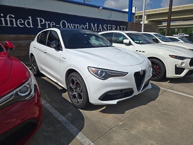 2022 Alfa Romeo Stelvio Ti Sport photo 2