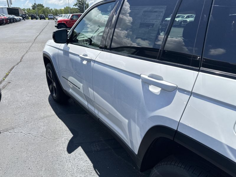 2025 Jeep Grand Cherokee Limited 4x4Image 10
