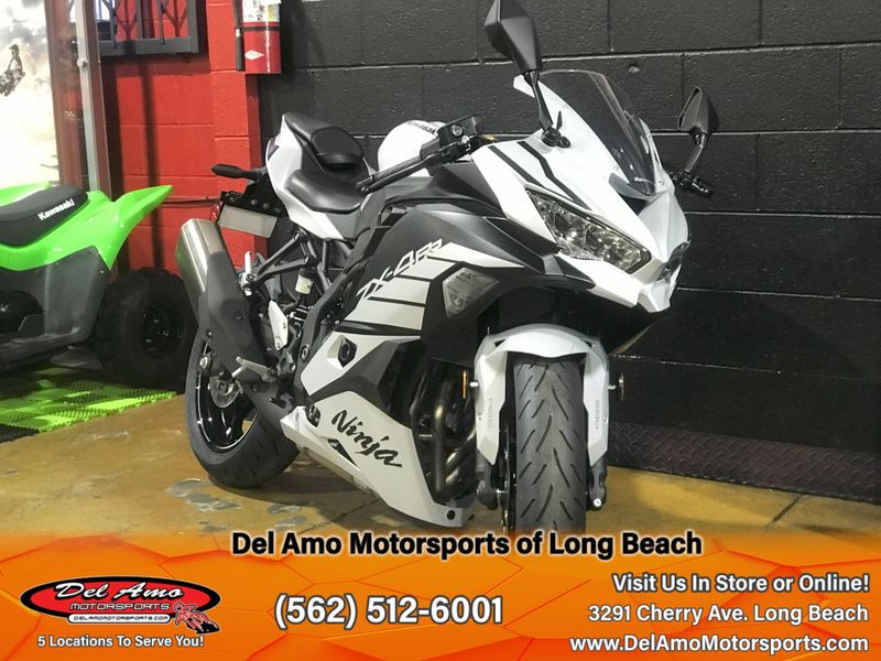2025 Kawasaki NINJA ZX-4RR ABS Image 3
