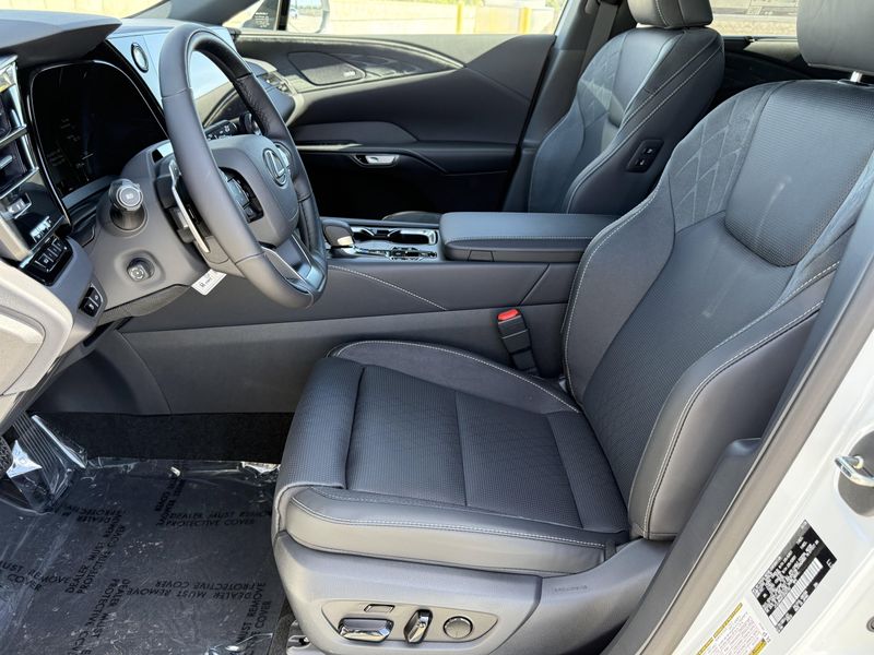 New 2026 Lexus RX 450h+ LuxuryImage 17