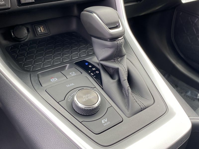 2025 Toyota RAV4 Hybrid XLE PremiumImage 18