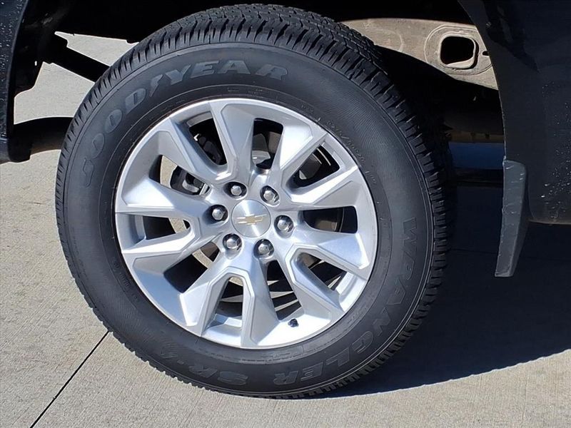 Used 2023 Chevrolet Silverado 1500 CustomImage 6