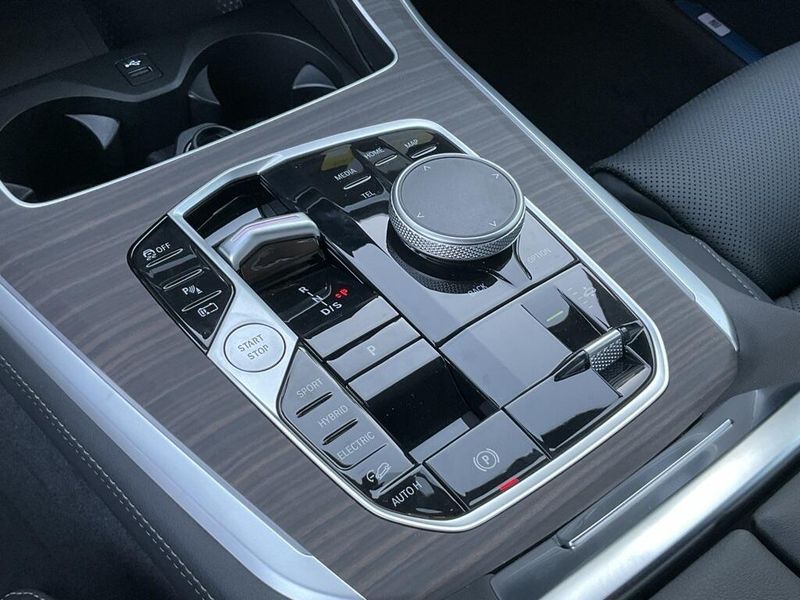 2025 BMW X5 xDrive50eImage 25