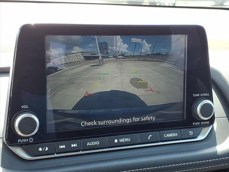 Used 2023 Nissan Rogue SVImage 5