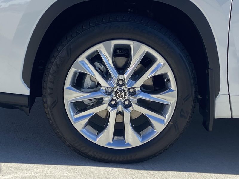 New 2025 Toyota Highlander Hybrid LimitedImage 8