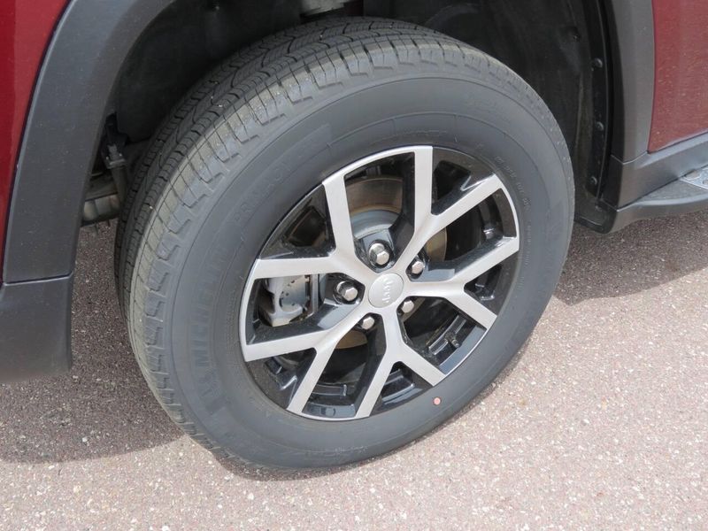 Used 2025 Jeep Grand Cherokee Limited 4x4 4dr SUVImage 24