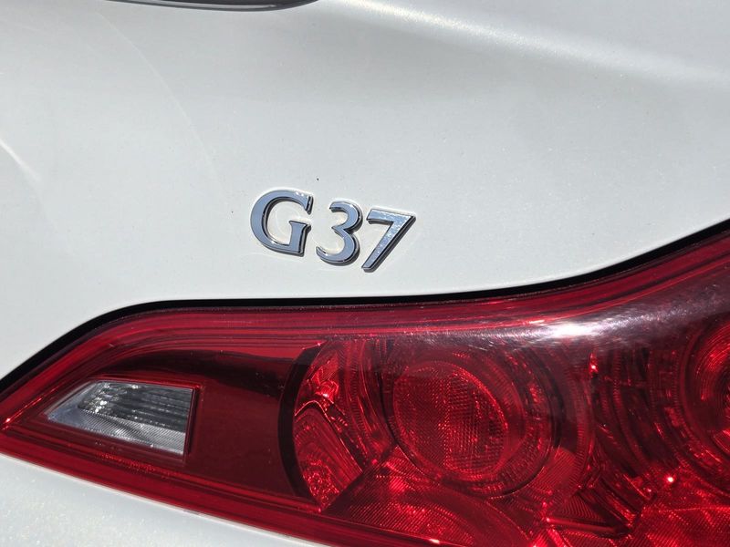 Used 2011 INFINITI G37 2dr Base
