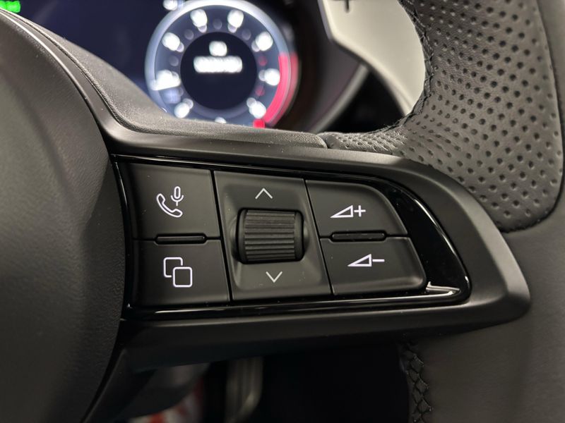 New 2025 Alfa Romeo Giulia AwdImage 17