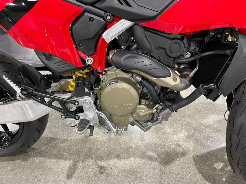 New 2025 Ducati HYPERMOTARD 698 Image 19