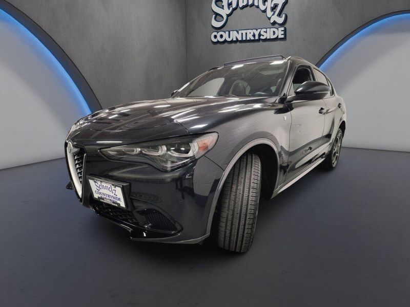 Used 2024 Alfa Romeo Stelvio Ti AWD w/Sunroof & NavImage 11