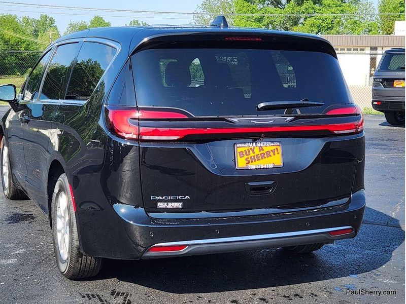 New 2027 Chrysler Pacifica Select