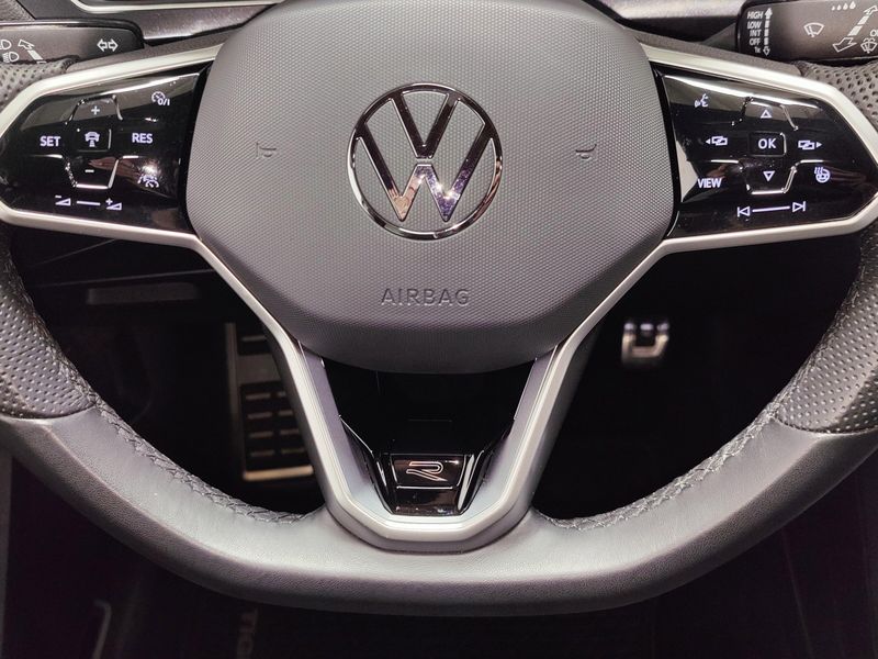 Used 2024 Volkswagen Tiguan AWD SEL R-Line w/Sunroof/NavImage 35