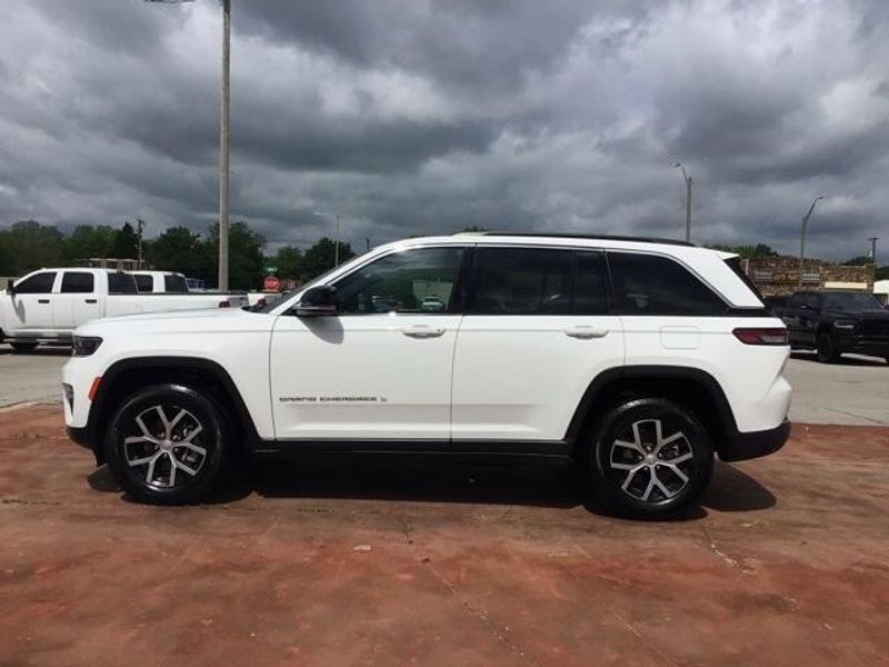 Used 2024 Jeep Grand Cherokee LimitedImage 2