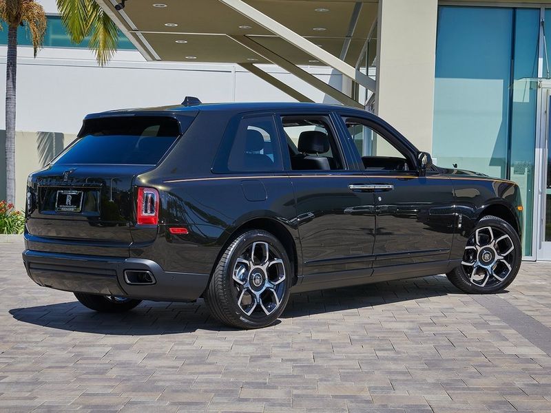 2024 Rolls-Royce Cullinan Image 2