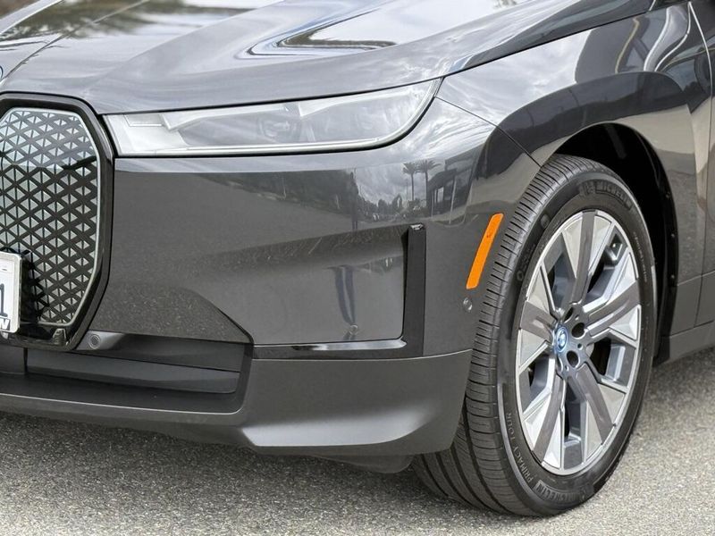 2025 BMW iX xDrive50Image 11