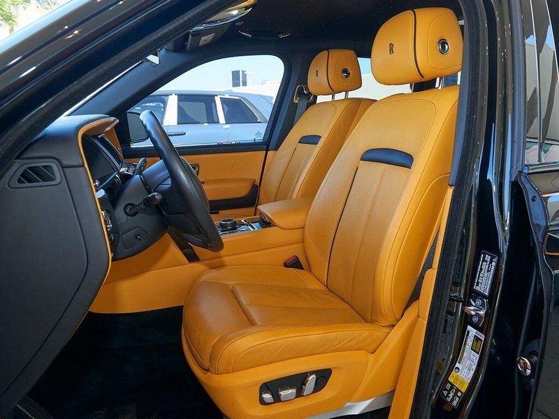 Used 2022 Rolls-Royce Cullinan Black Badge Image 11