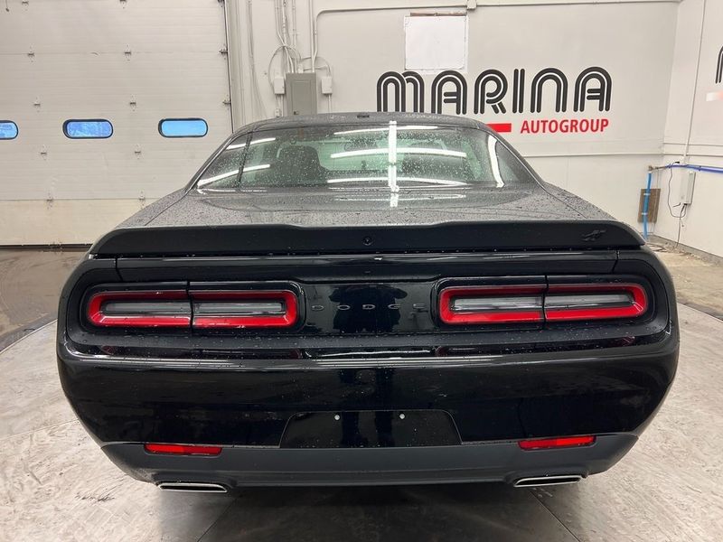 2023 Dodge Challenger Sxt AwdImage 9