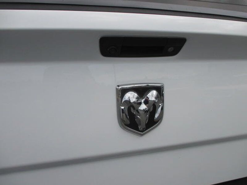2015 RAM 3500 LaramieImage 9