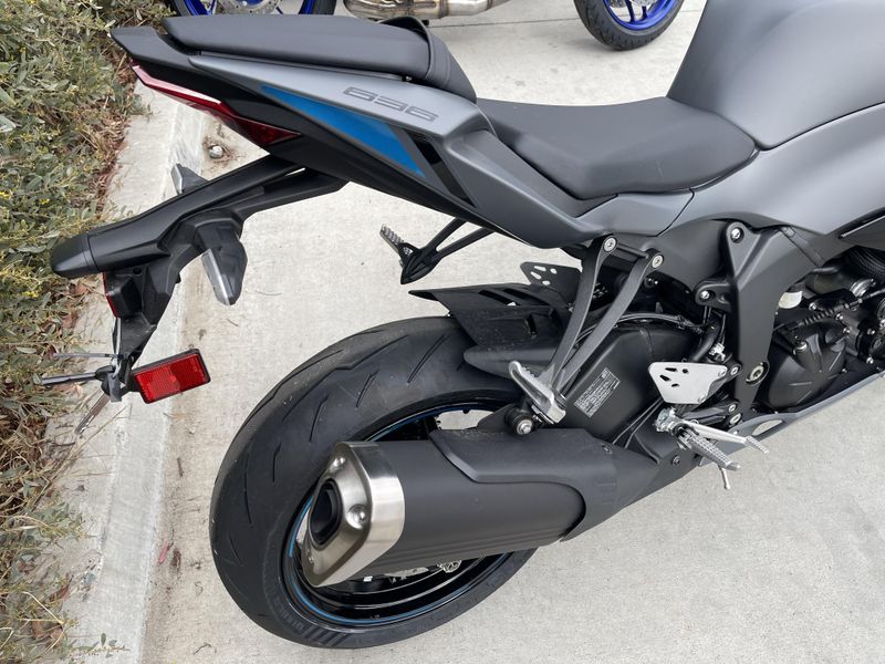 2025 Kawasaki NINJA ZX-6R ABS Image 11