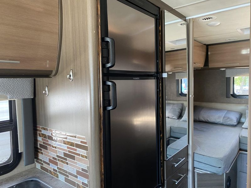 2018 THOR VEGAS 24.1 Image 14