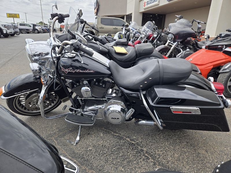USED 2013 HARLEY ROAD KING Image 4